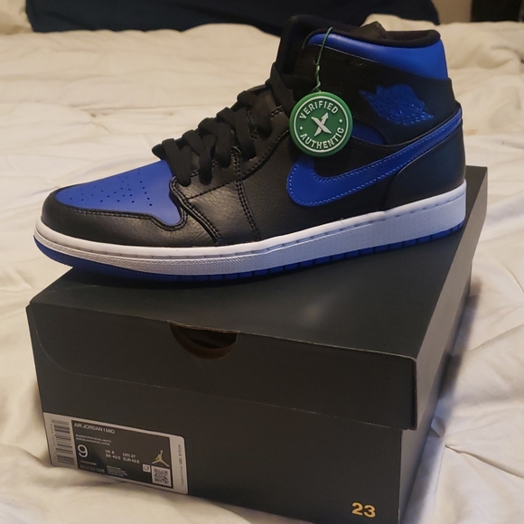 Jordan 1 Mid SOLD - Picture 2 of 4